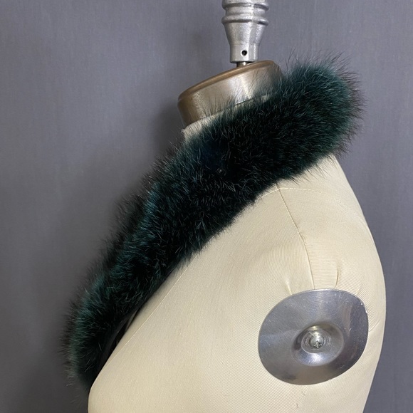 Forest green Fur Collar with Snap Closure - Picture 6 of 6
